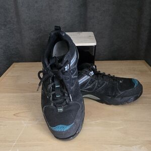 Nike Women's Black and Teal Athletic Shoes